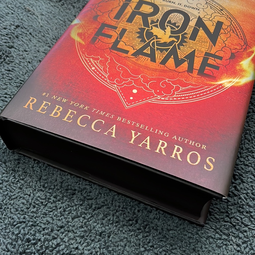 Iron Flame Rebecca Yarros Sprayed Edges Black First Edition Fourth Wing Book 2 - Picture 16 of 16